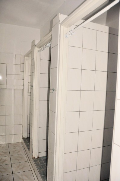 OK Anmar - pawilon z wzami sanitarnymi (umywalka i WC) - natryski