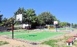 OW HUTNIK - widok na kompleks boisk: do koszykówki, piki siatkowej i piki nonej (sztuczna trawa)
