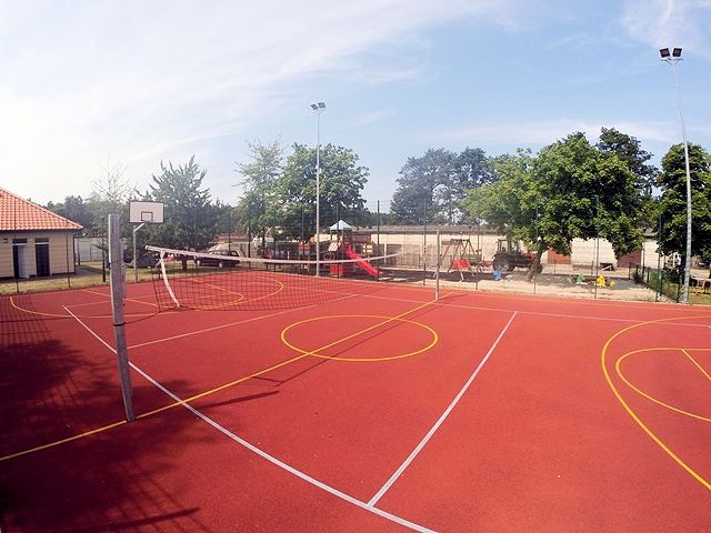 Mrzeyno - Mrzeyskie Centrum Sportu - boisko wielofunkcyjne na Campingu Portowym