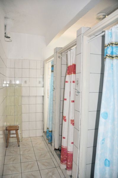 OK Anmar - pawilon z wzami sanitarnymi (umywalka i WC) - natryski