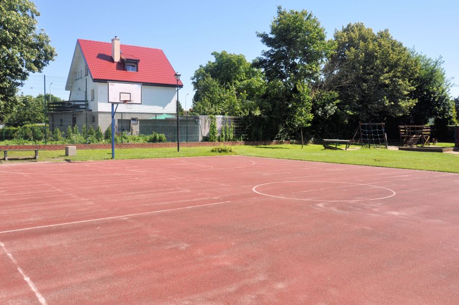 Baza Kolonijna BOSMAN II - boisko do koszykówki (tartan)