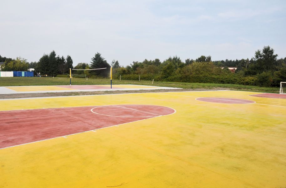 OW ŚWIT - boiska: do koszykówki i piłki siatkowej (cementowe)